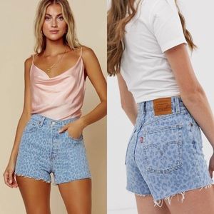 NWT Levi’s Leopard Print Ribcage Shorts - size 30